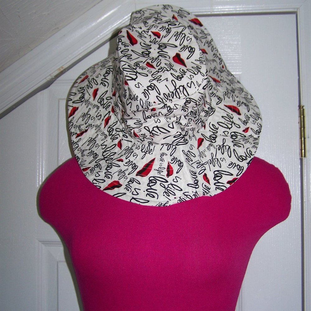 Diane Von Furstenberg Love Is Life Bucket Hat OS - Picture 4 of 4